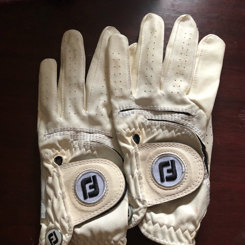 Footjoy women’s golf gloves - size small